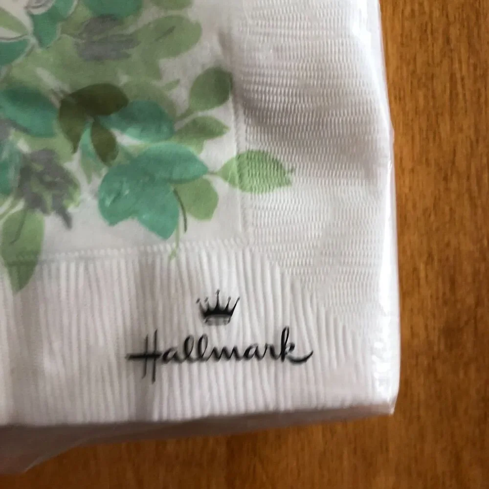 VINTAGE NEW Hallmark Paper Napkins Set of 2 Dinner Cocktail Bridal Wedding Dove